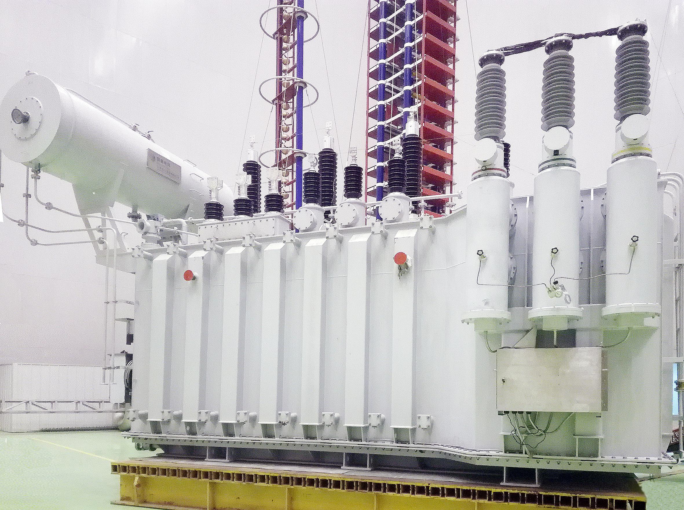 2017年4月18日,制造的首台110千伏快速开关型变阻抗变压器