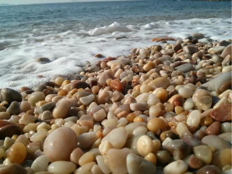 长岛球石即海滩卵石,月牙湾,大钦岛等地常见,当地俗称"雉鸠蛋""钢石蛋