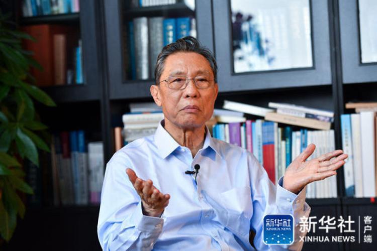 院士,国家呼吸系统疾病临床医学研究中心主任,高级别专家组组长钟南山