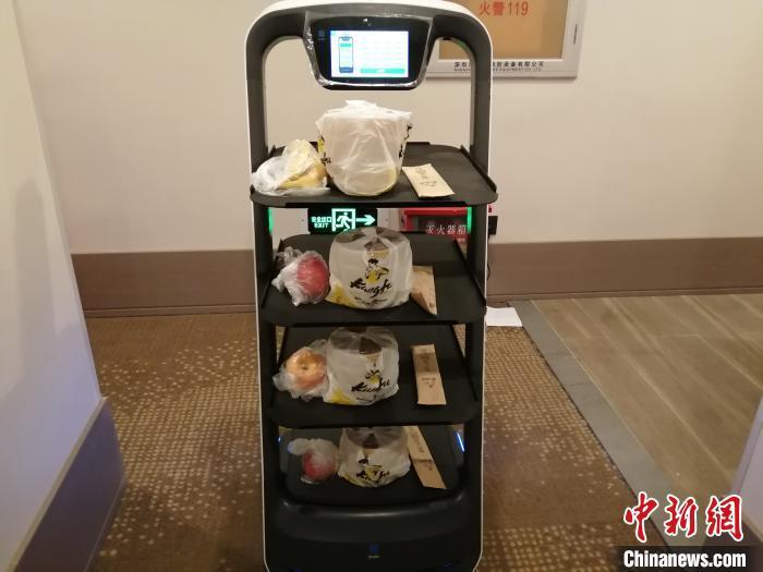 人工智能助力战疫机器人送餐智能语音随访
