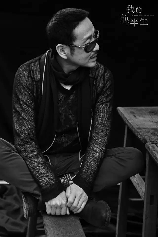 鬼贵族了陈道明在中戏毕业大戏中的定妆照,可以和哥哥张国荣媲美呢!