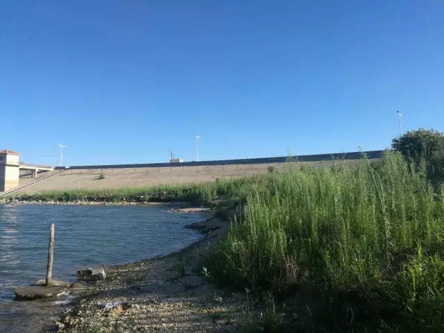 干枯的坤龙邢水库(拍摄于7月25号)→坤龙邢水库现状(拍摄于8月7号)