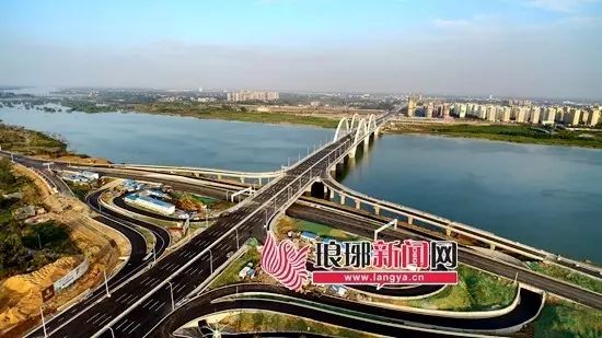 "凤凰新城新天地"项目签约.