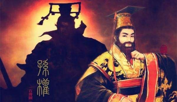 再向前,在绿树掩映的一个高处,是南屏山,上面有二进殿式