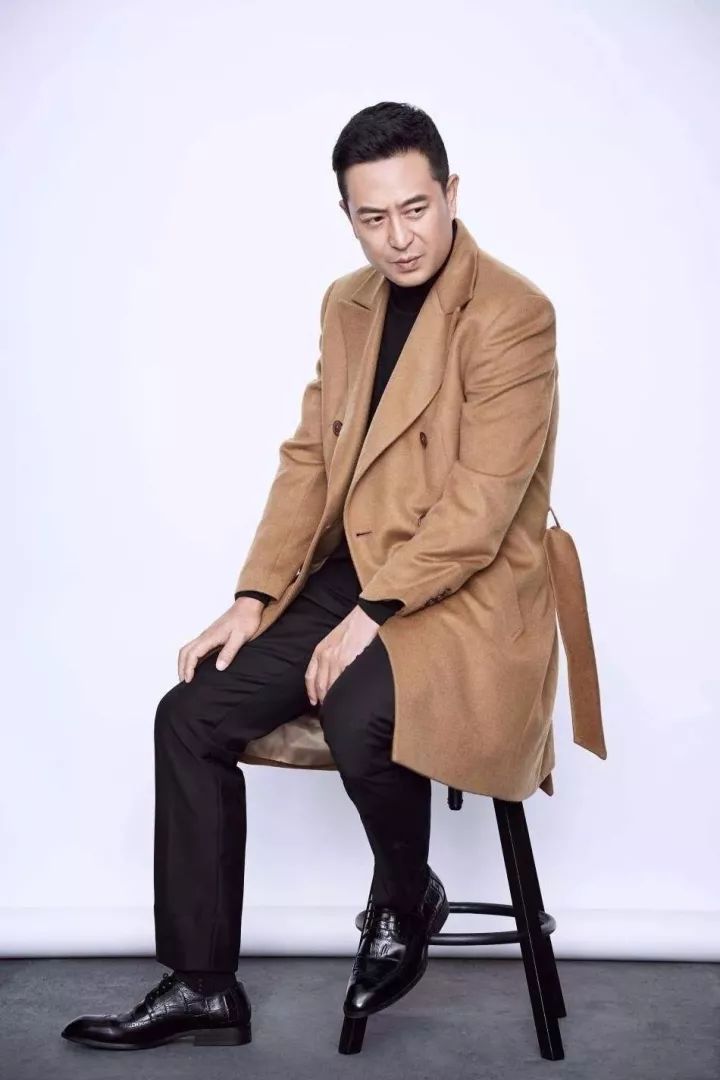 他是11月的收视担当走路驼背的张嘉译让千万人着迷真相让人心疼