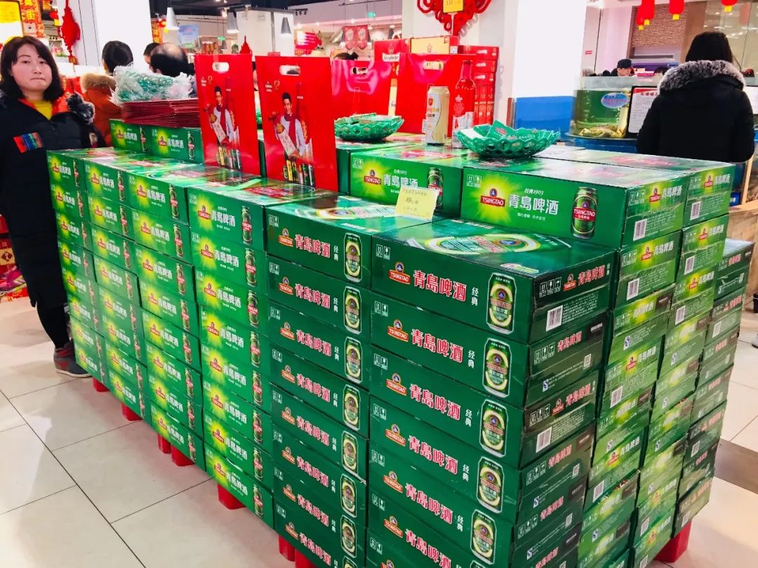 (青岛啤酒创意堆头)(热情洋溢的观众)(富有年味的民俗展区)怎么样,看