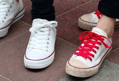 阿速有妙招帆布鞋胶边变脏巧清洁