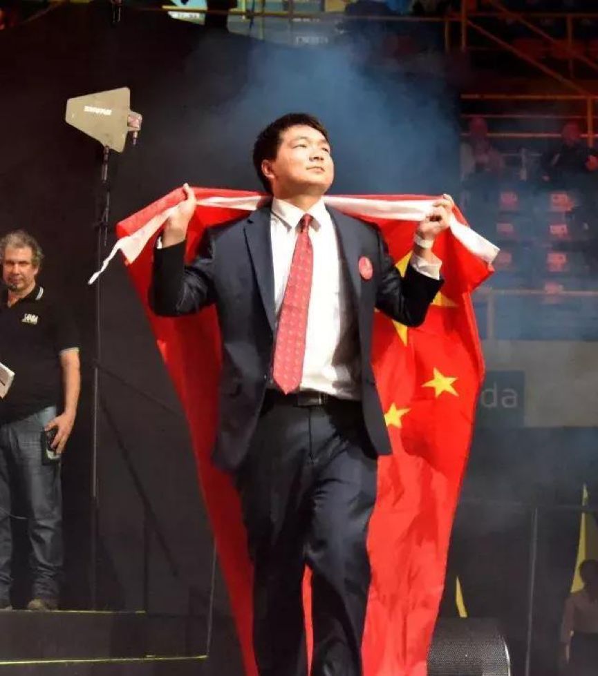 90后代表杨金龙关键词:技术工人今年两会,杨昌芹建议尽快启动遵义到