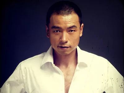 小剧场 | 年近五十还敢吊威亚!这个硬汉不做花样美男!