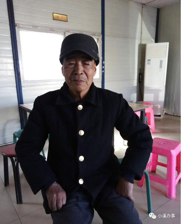 接力寻人济南83岁老人走失戴帽子拿黄铜色龙头拐杖