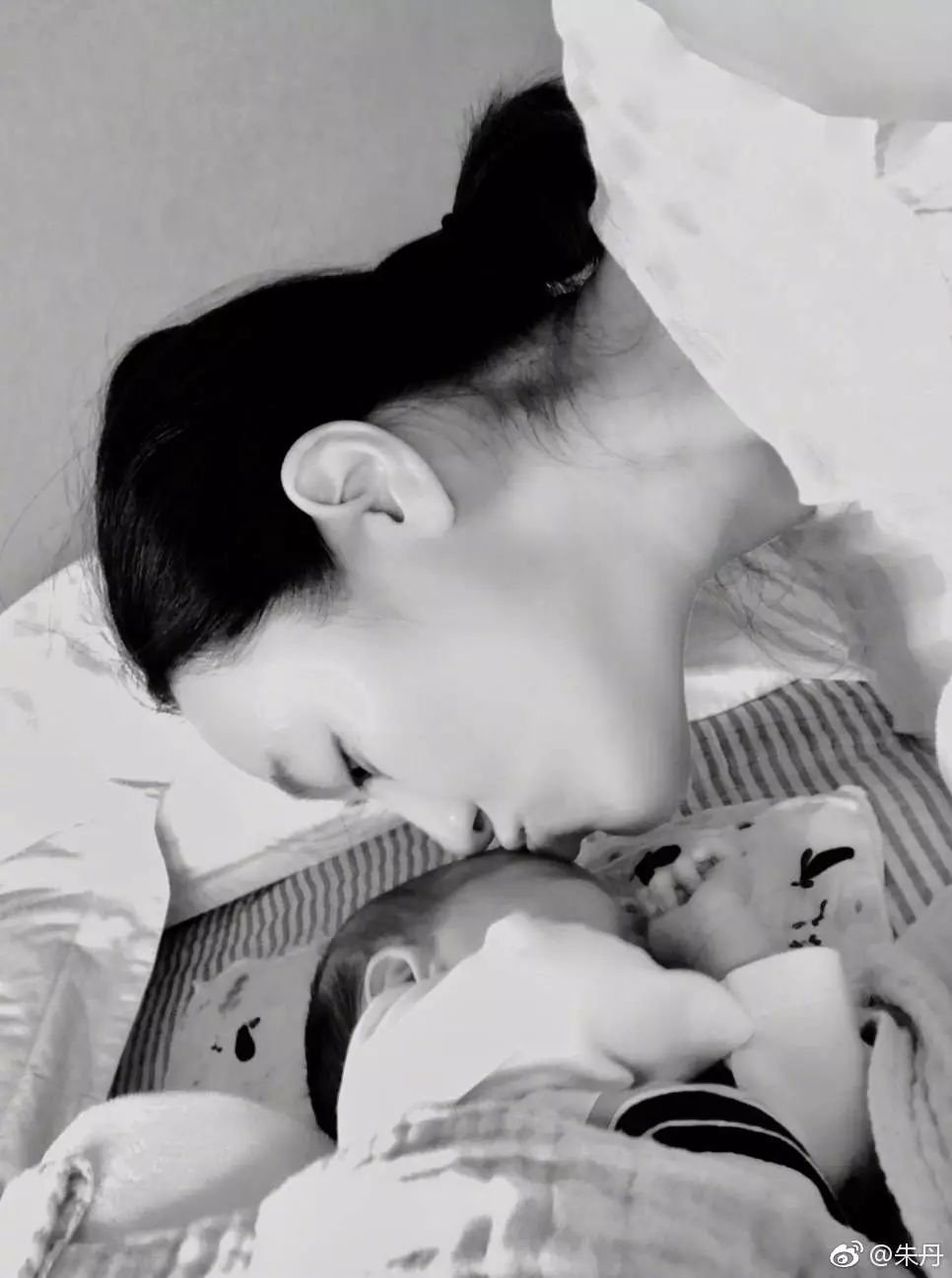 小剧场朱丹从未想过哺乳比生孩子还要痛