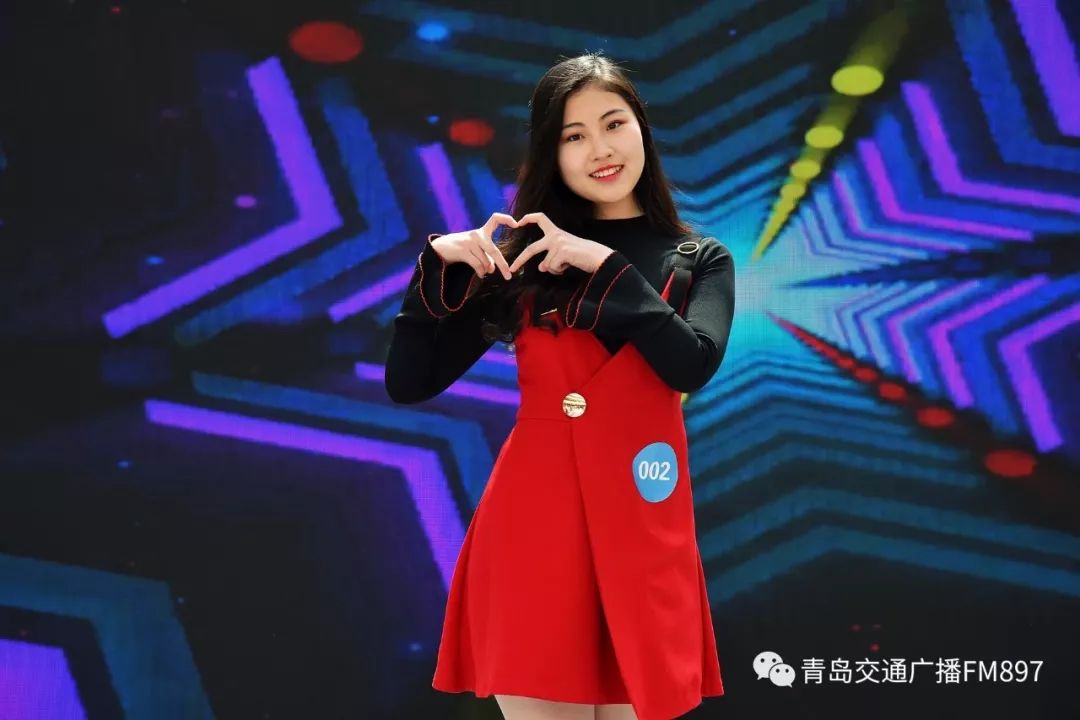 泽佳,胡杨主持人 姜俊,吉慧经过两轮比赛,18位选手晋级总决赛青岛交通