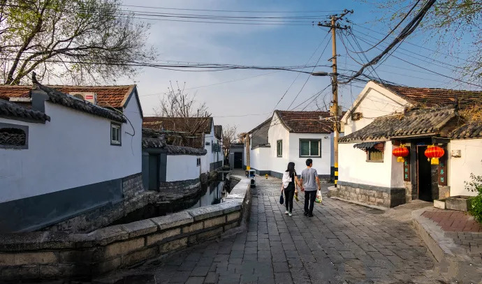 起凤桥街是济南老城区的一条东西小巷,东起西更