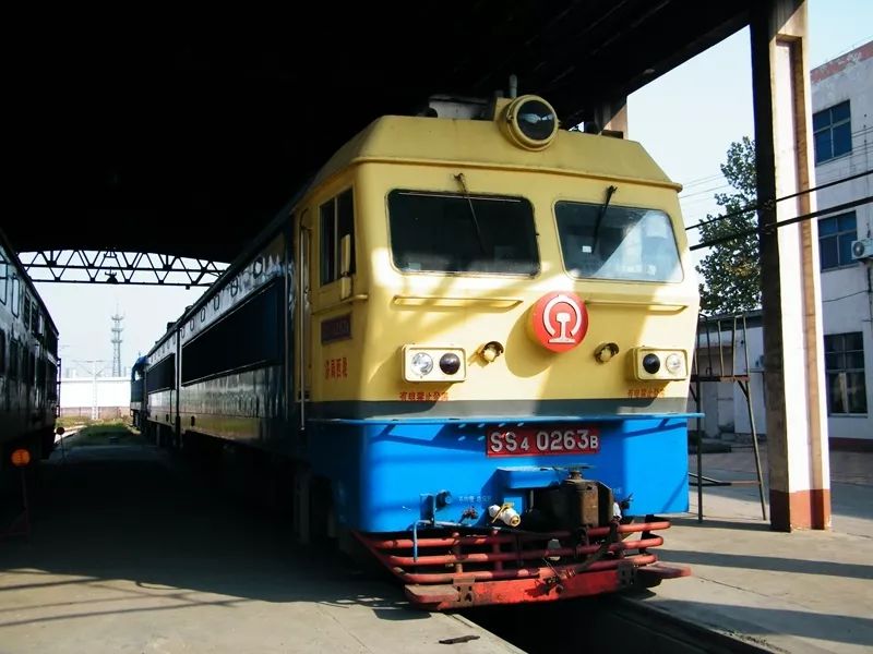 说变化谈幸福光影记录下的兖石铁路