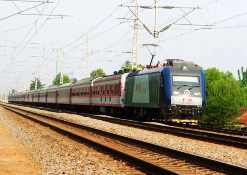 说变化谈幸福光影记录下的兖石铁路