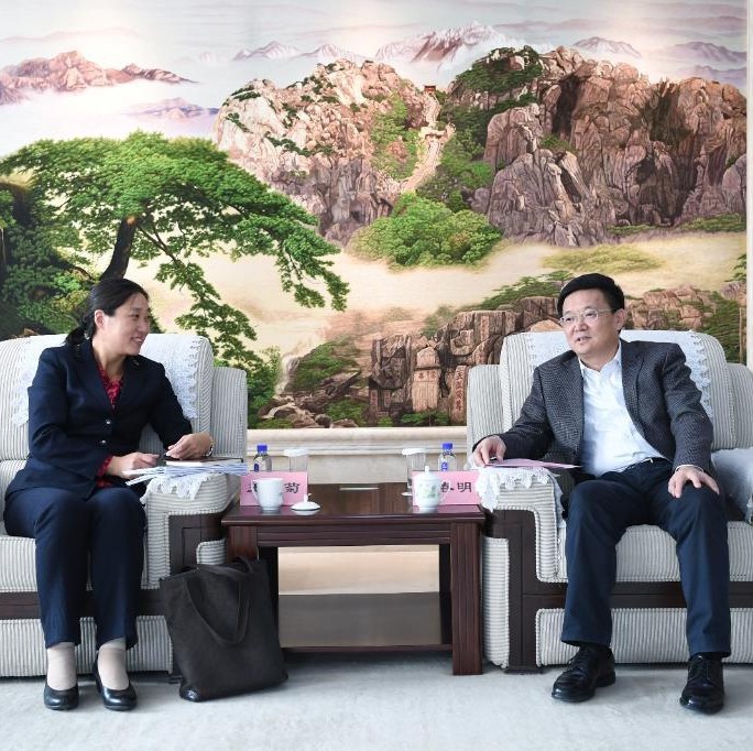 佘春明与中国人寿山东省分公司总经理叶新举行工作会谈