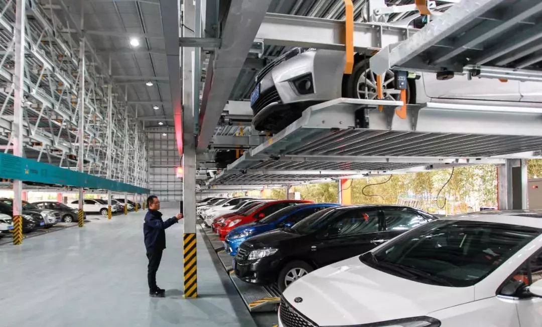 科技感十足威海7层升降横移式智能停车场赶紧去体验一把